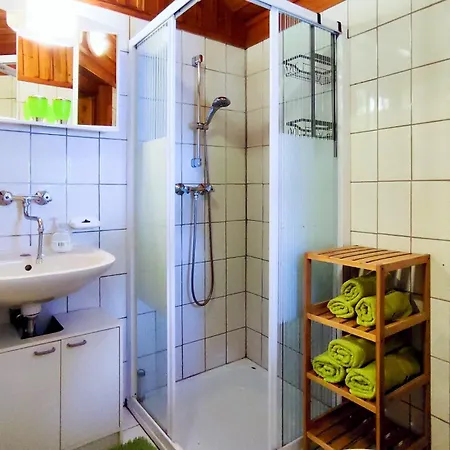 Almhuette Auszeit 펜션 도너스바크워드